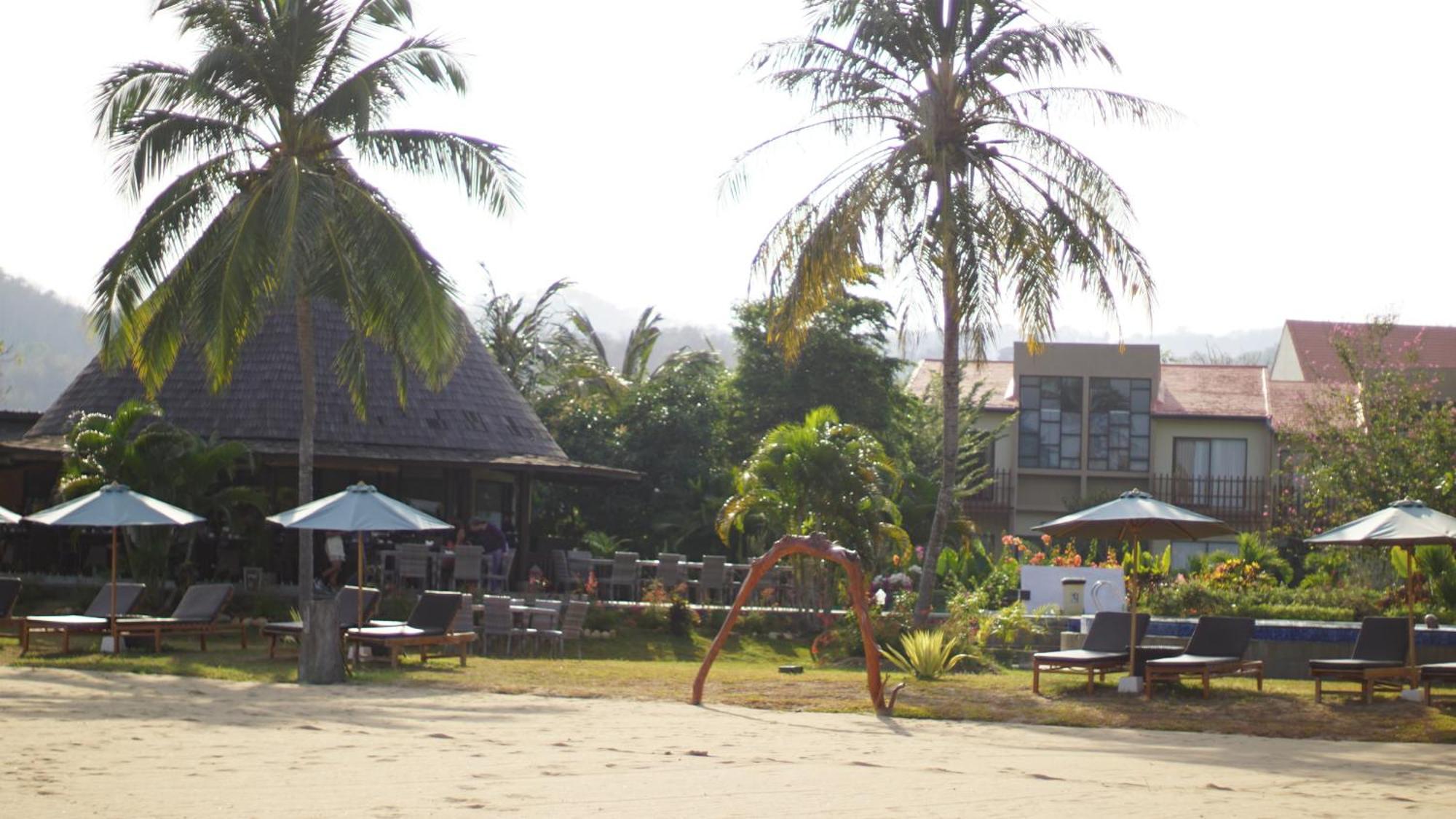 Luwansa Beach Hotel Labuan Bajo Eksteriør bilde
